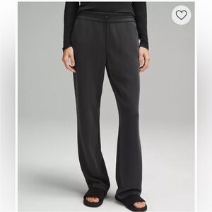 Lululemon Softstreme High-Rise Pant
Regular